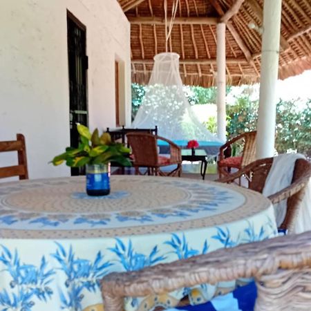 Les Datchi Cottages Diani Beach Exterior photo