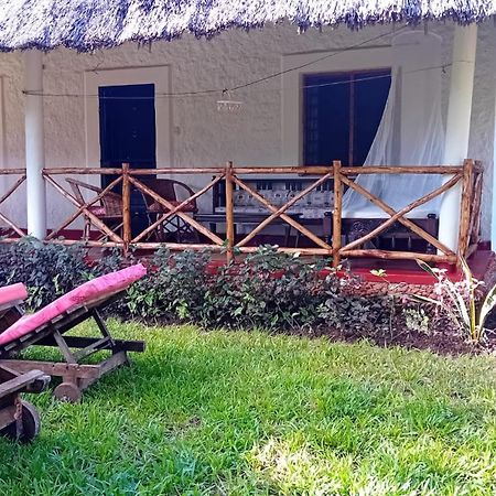 Les Datchi Cottages Diani Beach Exterior photo