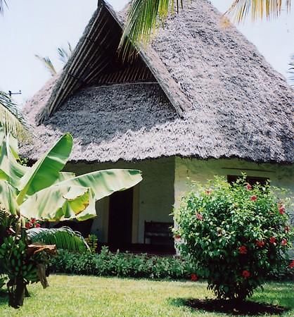 Les Datchi Cottages Diani Beach Exterior photo