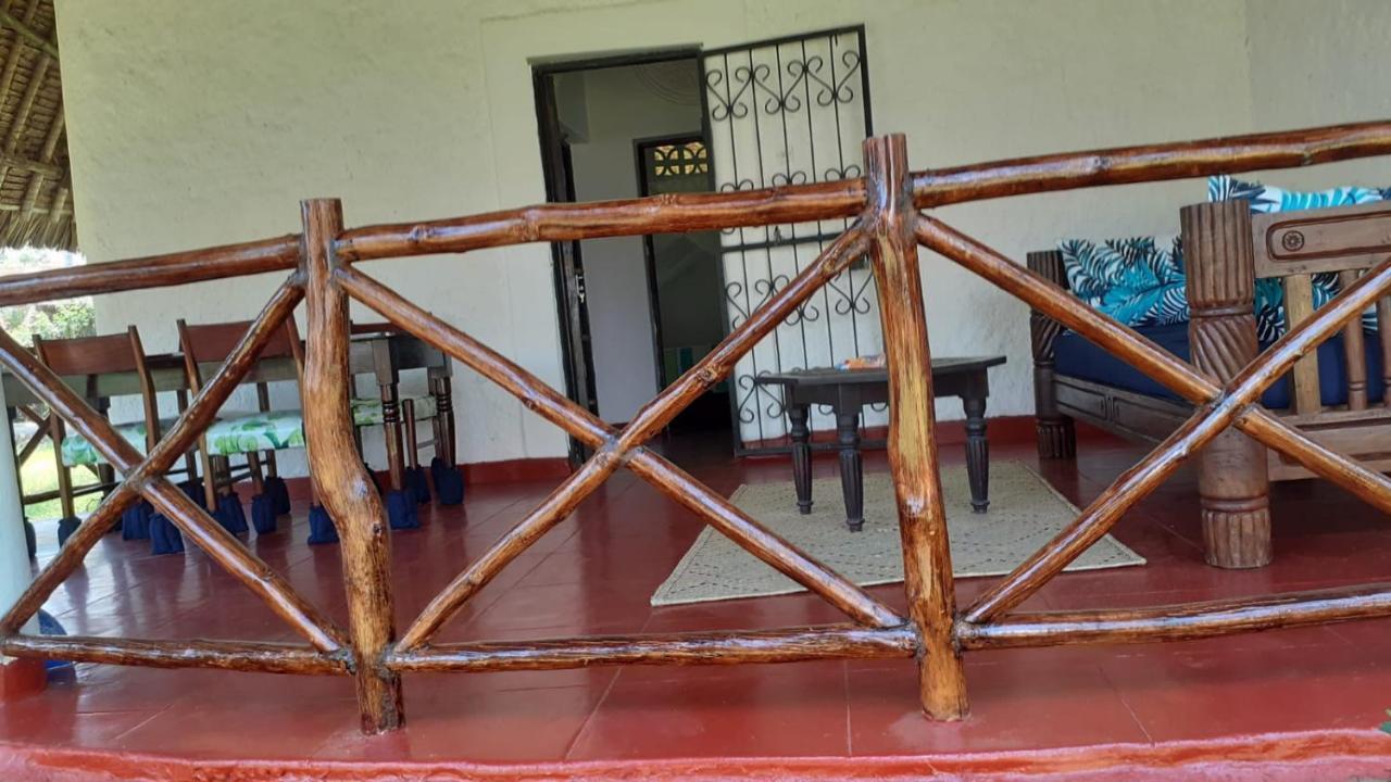 Les Datchi Cottages Diani Beach Exterior photo