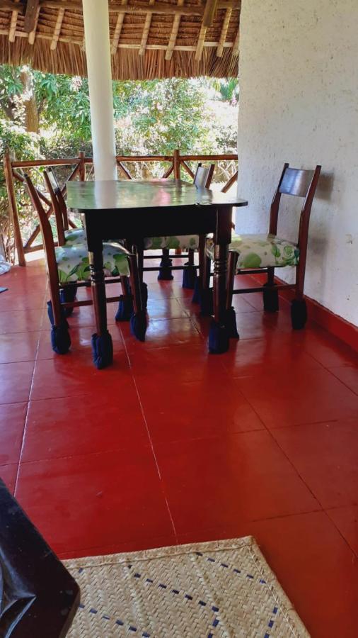 Les Datchi Cottages Diani Beach Exterior photo